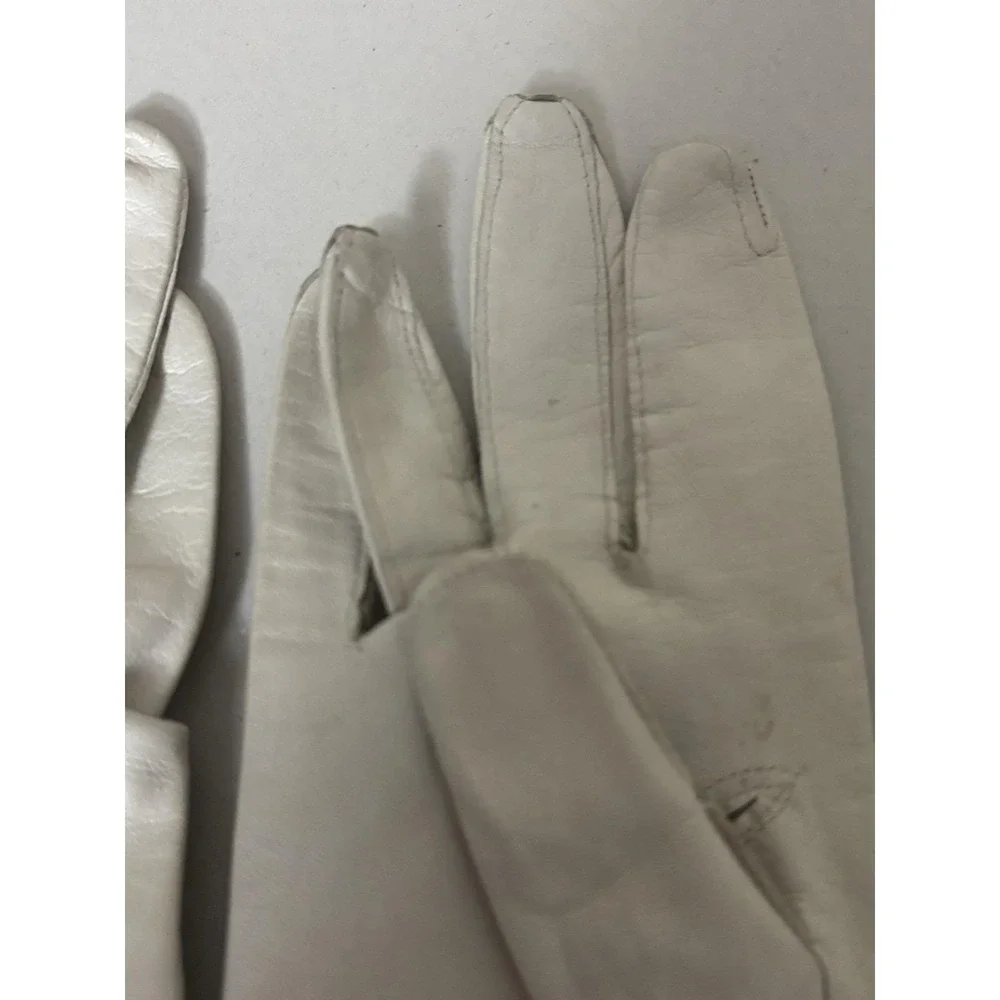 Vintage 1950s Ladies Beige Leather Dress Gloves Unlined Pearl S/M